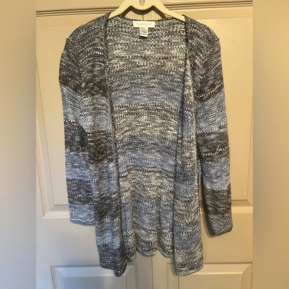 Women's Gray and Blue Knit Sweater